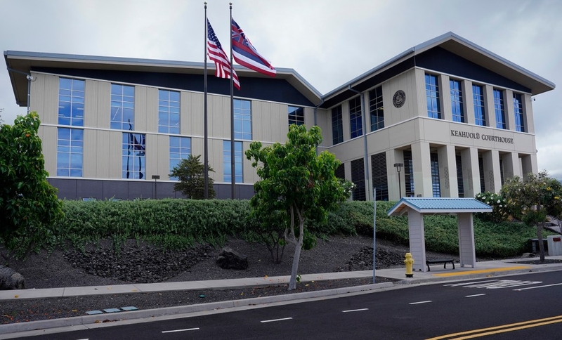 The Keahuolū Courthouse is photographed Wednesday, April 30, 2025, in Kailua-Kona. It houses the Hawaiʻi Third Circuit District Court among other state government offices. (Kevin Fujii/Civil Beat/2025)