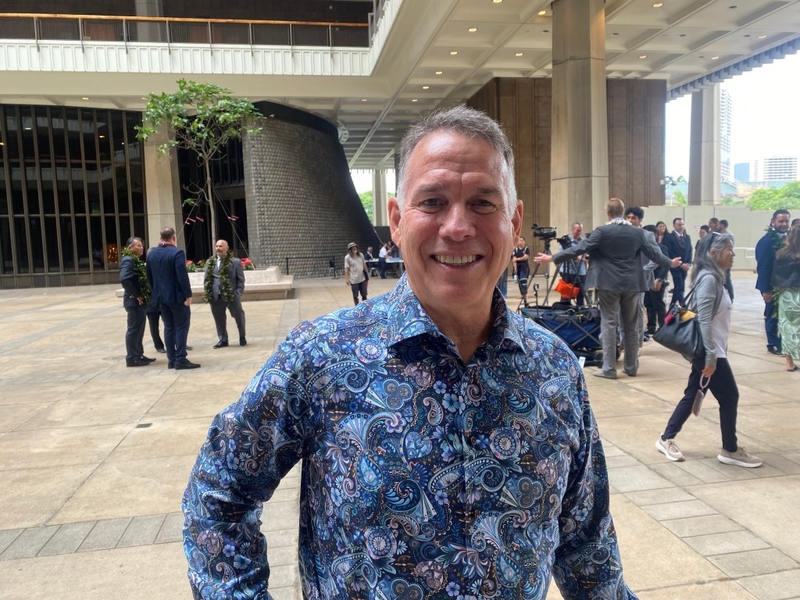 Underdog Gov Candidate Takes On The Democratic Machine — Again