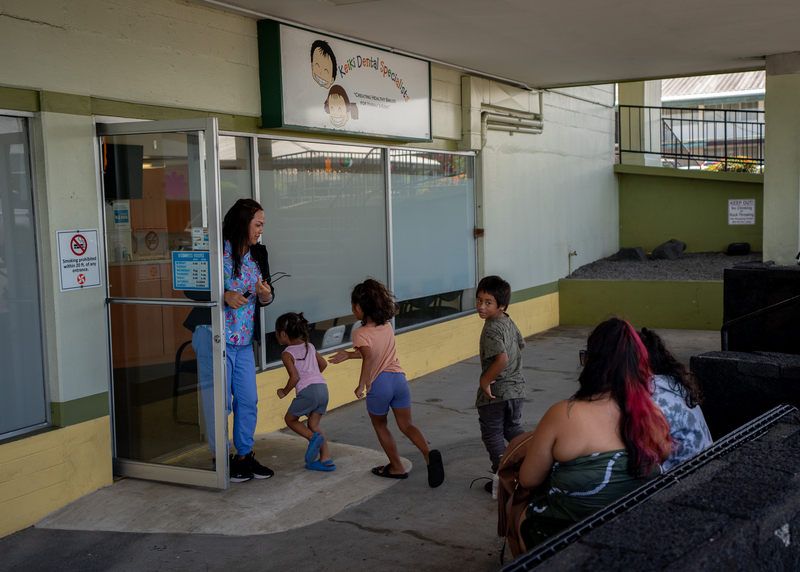Children run into Hilo dentist's office June 3, 2026. (Craig Fujii/Civil Beat/2026)