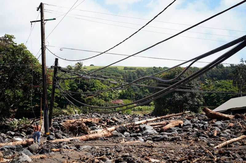 Utility lines remain tangled in the town of Nāʻālehu on Tuesday, Aug. 18, 2026, on Hawaiʻi Island. Hurricane Lala made a close pass to the South Point of the Big Island Saturday. (Kevin Fujii/Civil Beat/2026)