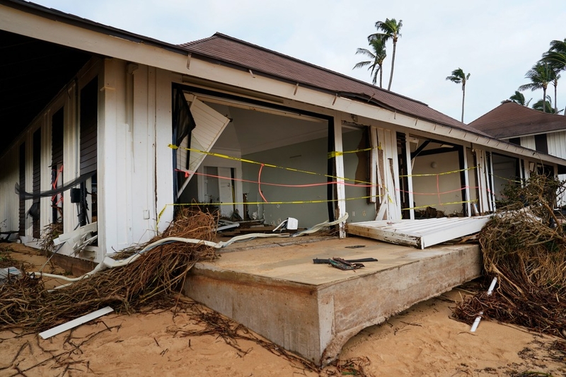 The makai side of a Kiahuna Plantation condo building is photographed Tuesday, Sept. 8, 2026, in Poʻipū. (Kevin Fujii/Civil Beat/2026)