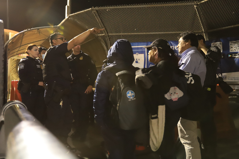 Customs and Border Protection agents question families who have presented themselves at the Paso del Norte Bridge to request asylum on May 11, 2023. (Photo by Corrie Boudreaux for Source NM)