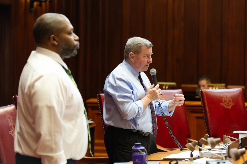 Senate votes unanimously to ban handcuffing minors under age 14