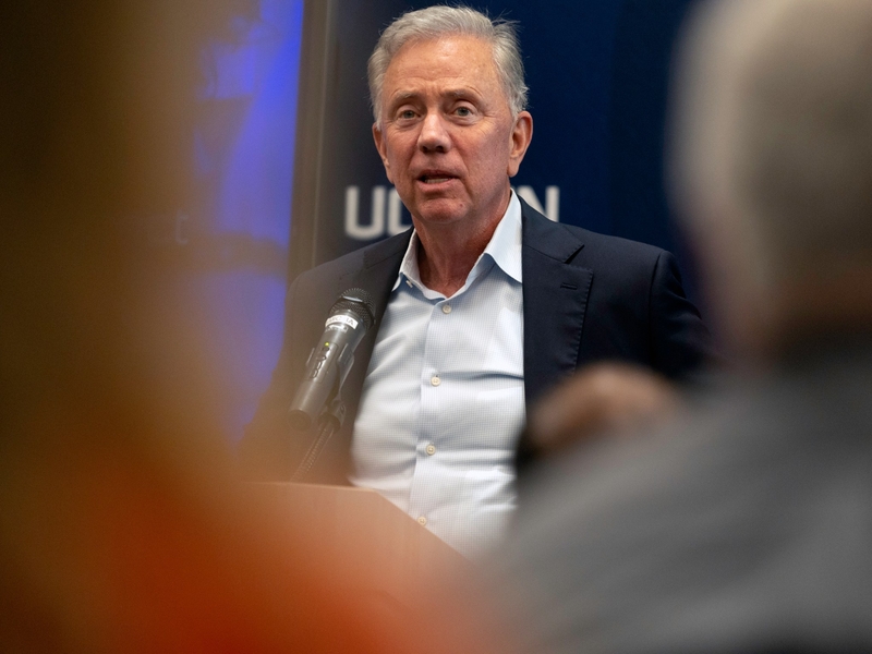 Lamont sticks to a fiscal discipline not always applauded by labor