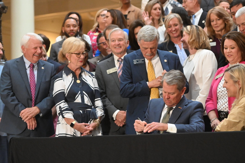 Governor signs off on literacy push, ban on cell phones in Georgia high schools