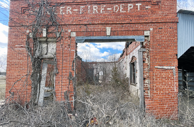 Ruined beauty of Kansas: Ghost towns and buildings splinter under weight of time