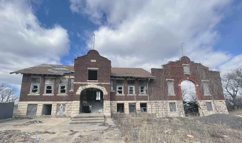 Ruined beauty of Kansas: Ghost towns and buildings splinter under weight of time