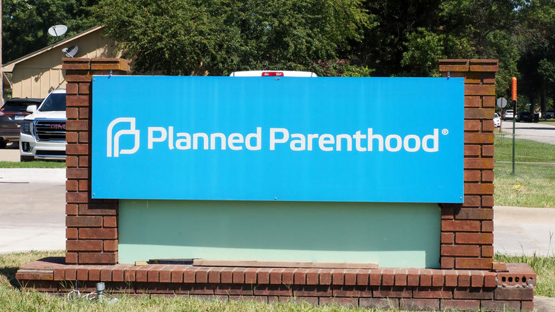 The temporary Planned Parenthood sign on Aug. 16, 2024, outside of the new Pittsburg Planned Parenthood clinic
