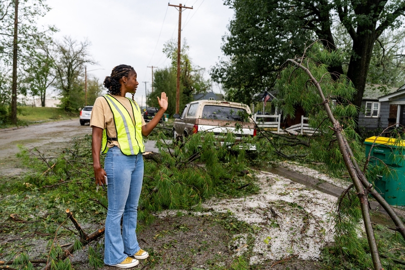 Kansas City groups band together in wake of surprise storm’s severe damage, slow government response