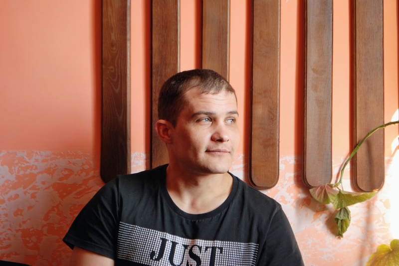 A portrait of Oleksandr Lushnia