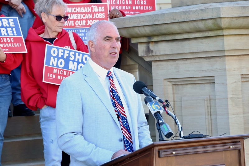 Lawmakers call on Michigan House to move on offshoring protections for call center workers