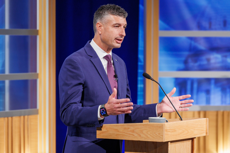 Iran war, Trump tariffs and Michigan data centers dominate questions during Barrett-Lawrence debate