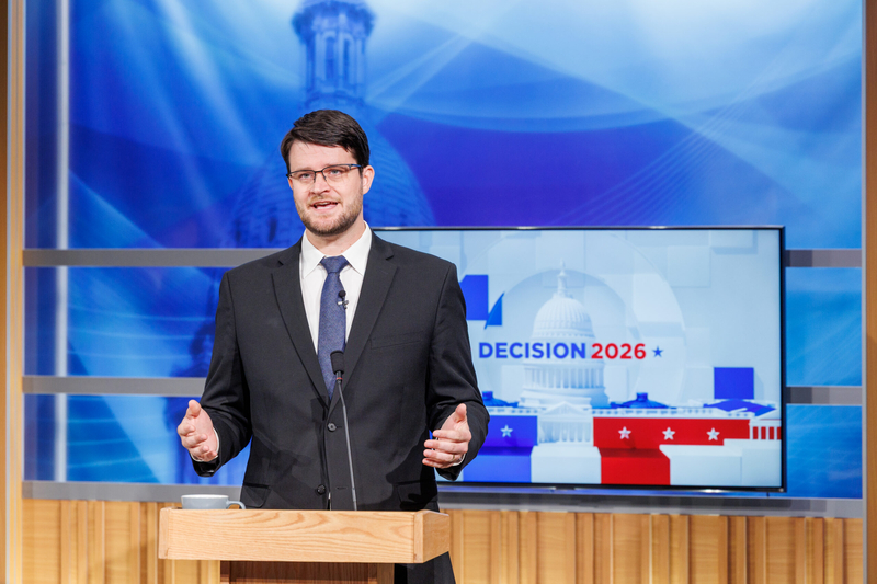 Iran war, Trump tariffs and Michigan data centers dominate questions during Barrett-Lawrence debate