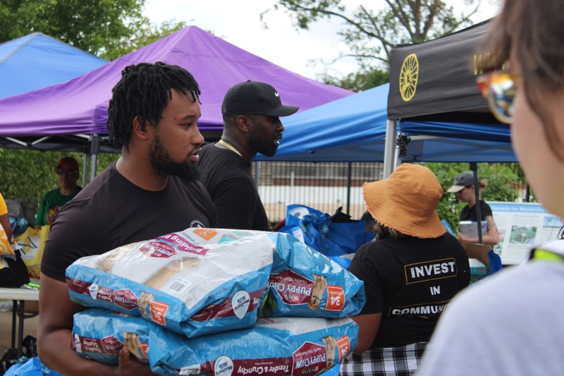 Volunteers help tornado-hit St. Louis amid wait for federal aid