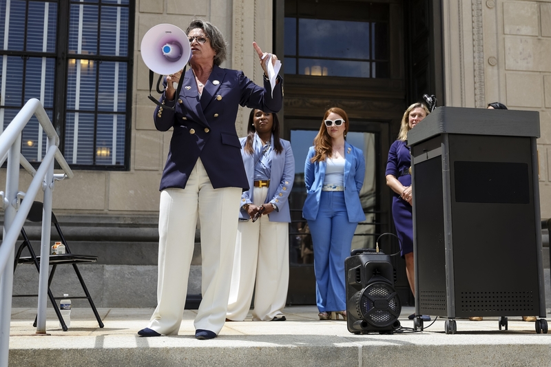 NJ lawmakers approve new protections for transgender and reproductive healthcare