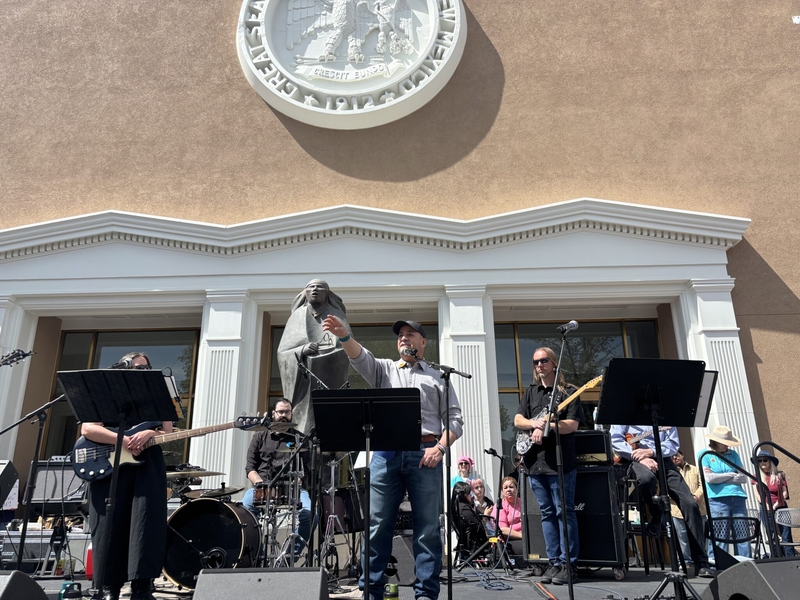 Thousands rally in Albuquerque, Santa Fe for No Kings anti-Trump protest