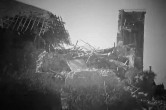 The ruins in Gathemo after fighting between the 28th Division and German troops in August 1944. (Screenshot of film from the National Archives)