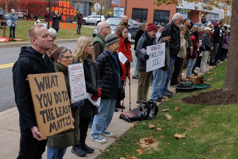 People pray in front of ICE’s Pittsburgh field office on the South Side during a vigil held on Nov. 21. (Photo by Quinn Glabicki/Pittsburgh’s Publ