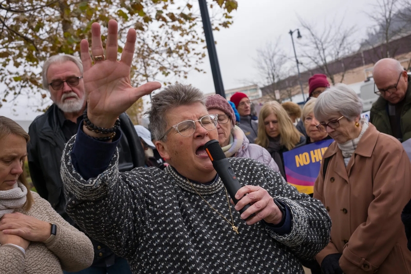 Reverend Sally Jo Snyder, of the Hot Metal Bridge Faith Community, prays during a vigil held in front of ICE’s Pittsburgh field office on the South Side on Nov. 21. (Photo by Quinn Glabicki/Pittsburgh’s Public Source)