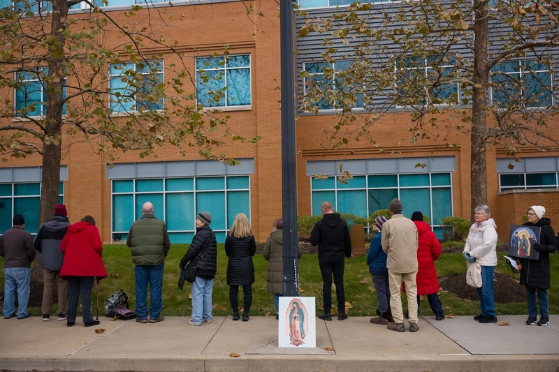 People pray in front of ICE’s Pittsburgh field office during a vigil on Nov. 21. (Photo by Quinn Glabicki/Pittsburgh’s Public Source)