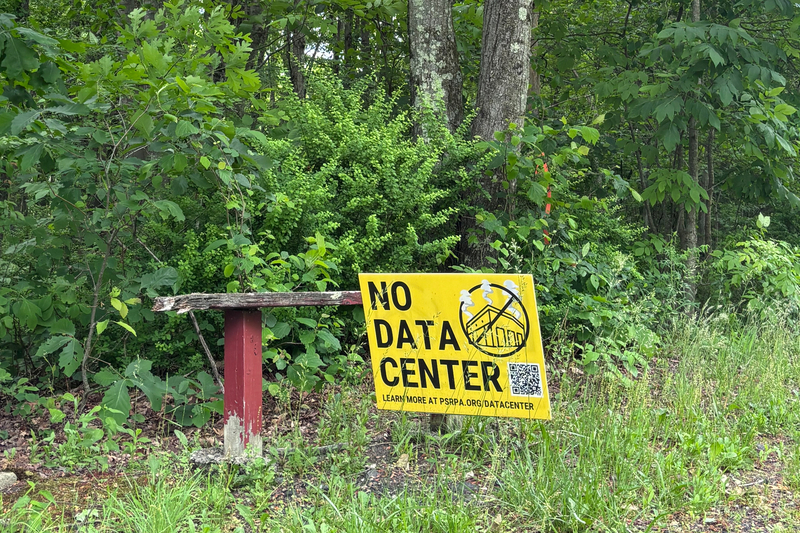 Data center opposition signs are seen around the neighborhood next to the Devil’s Mountain project site. (Photo by Nina Sablan/Inside Climate News)