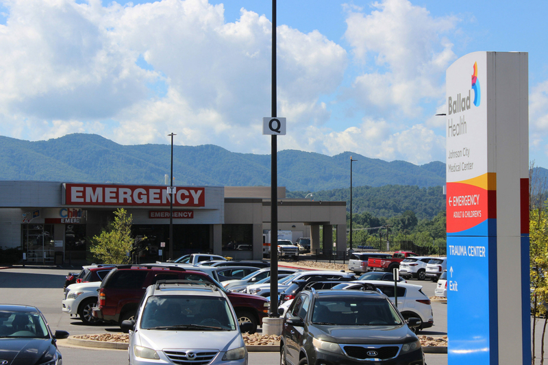Johnson City Medical Center is a flagship hospital for Ballad Health in Tennessee. Ballad Health getsA grades from the Tennessee government. But the scoring rubric largely ignores the actual
performance of Ballad’s hospitals, which often falls below expec
tations. (Brett Kelman/KFF Health
News