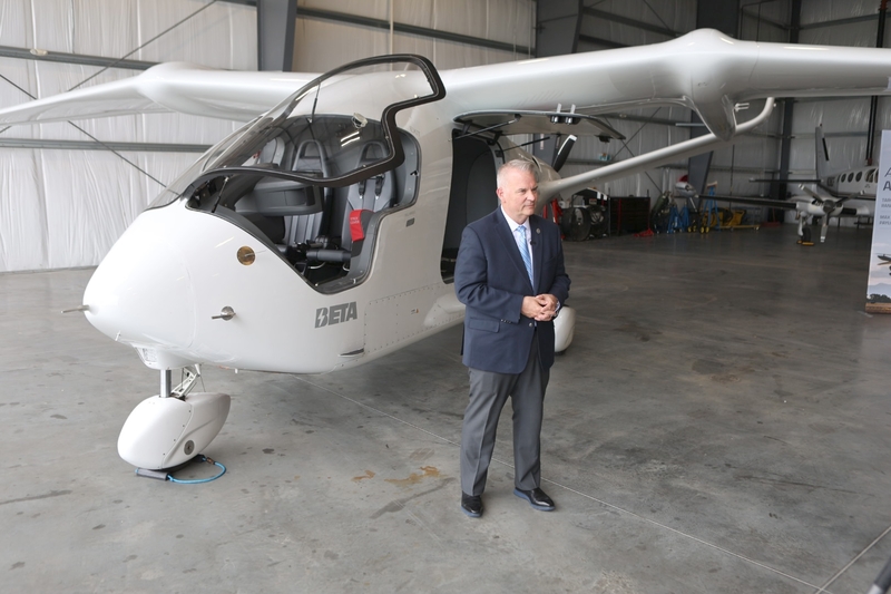 Feds launch groundbreaking electric plane pilot program in Virginia