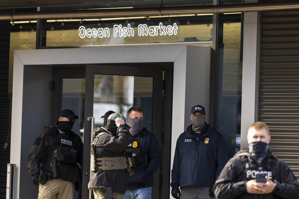 Pelo menos 75 mil pessoas sem antecedentes criminais foram presas pelo ICE