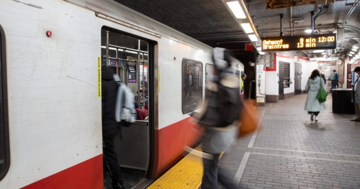 Slideshow mistake prompts T to disclose new delay to Red Line train ...