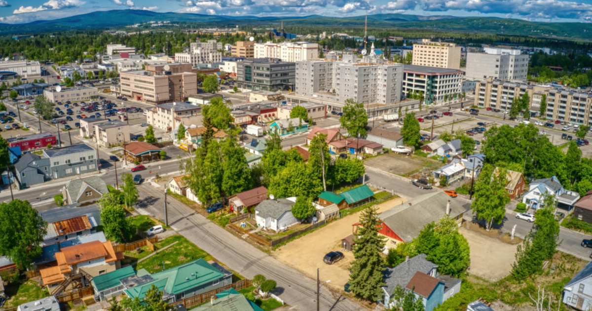 Alaska Supreme Court bars police zoom lens aerial photos of residents