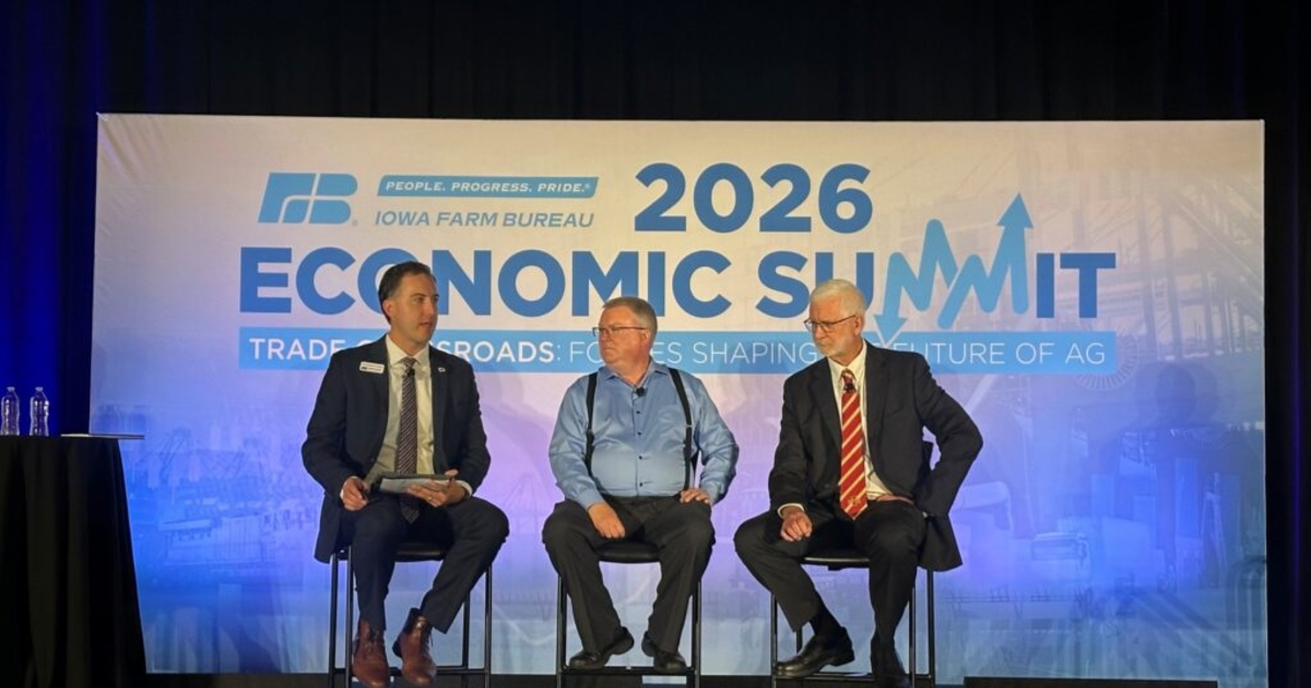 Iowa agriculture experts release report on state ag economy amid downturn